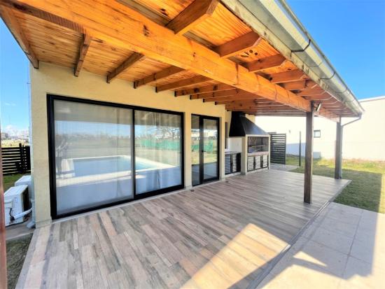 Casa en VENTA dentro del Barrio Cerrado Pilar del Este - Santa Elena