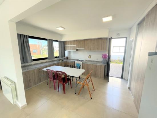 Casa en VENTA dentro del Barrio Cerrado Pilar del Este - Santa Elena