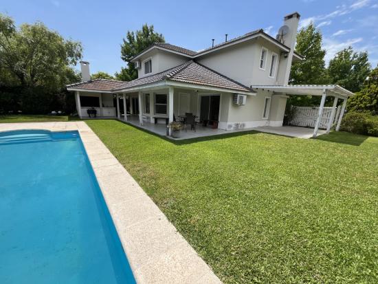 Espectacular Casa a la Venta en el Barrio Cerrado La Pradera - Pilar