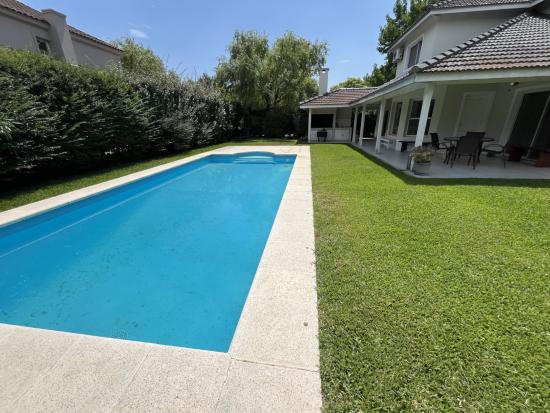 Espectacular Casa a la Venta en el Barrio Cerrado La Pradera - Pilar