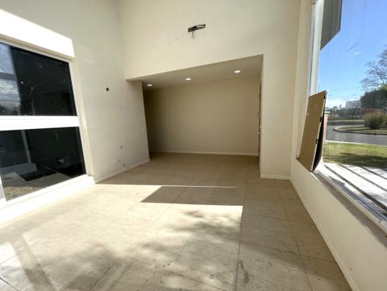 Casa en Venta, dentro del Barrio Pilar del Este - Santa Elena.