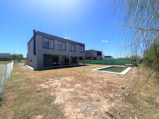 Casa Moderna en Puertos del Lago - Vistas