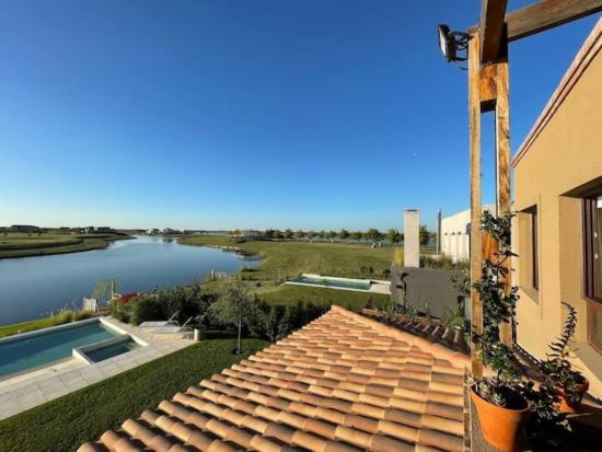 Hermosa Casa en Puertos del Lago - Marinas