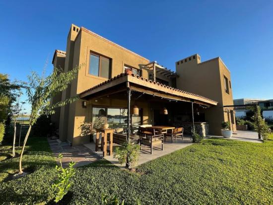 Hermosa Casa en Puertos del Lago - Marinas