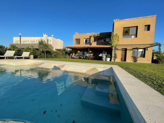 Hermosa Casa en Puertos del Lago - Marinas