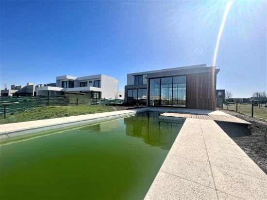 Venta Imponente en Puertos del Lago - Muelles