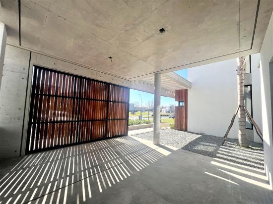Venta Imponente en Puertos del Lago - Muelles