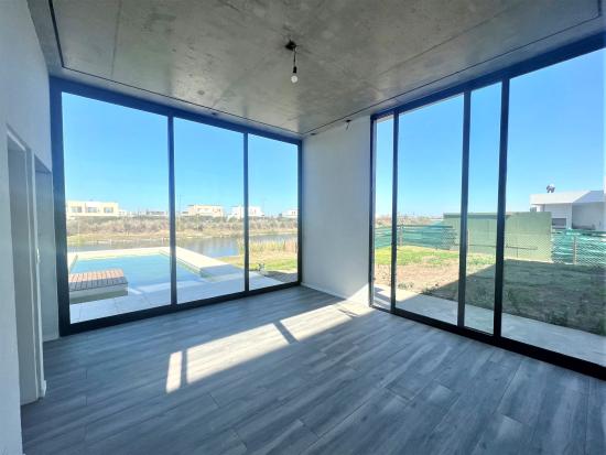 Venta Imponente en Puertos del Lago - Muelles