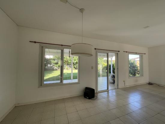 Linda Casa en Venta, dentro de La Candela - Pilar