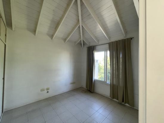 Linda Casa en Venta, dentro de La Candela - Pilar