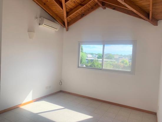 Venta con Renta - Los Pilares