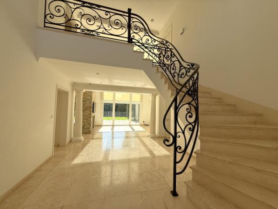 Casa estilo Francés en La Lomada