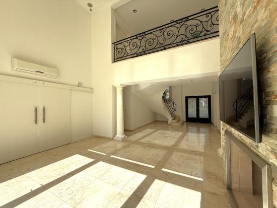 Casa estilo Francés en La Lomada