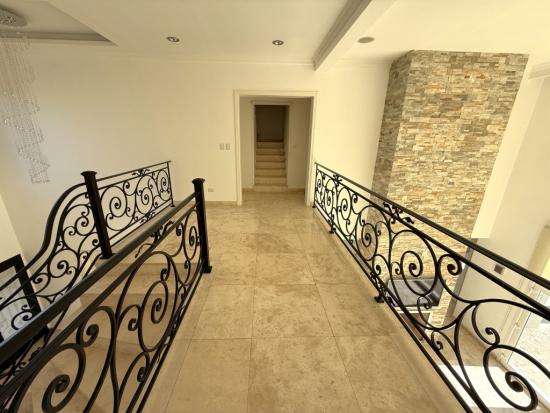 Casa estilo Francés en La Lomada