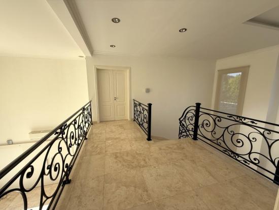 Casa estilo Francés en La Lomada