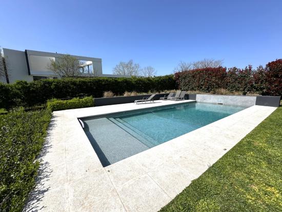 Moderna Casa a la Venta en Pilará 