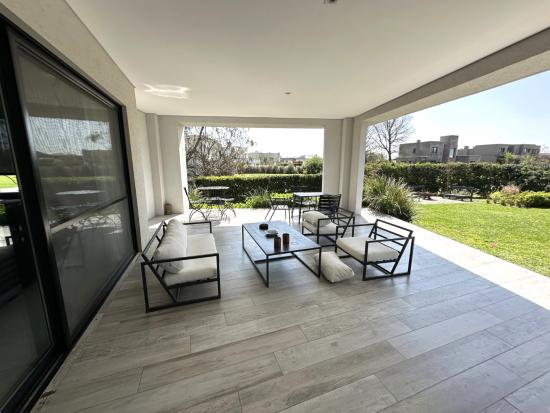 Moderna Casa a la Venta en Pilará 