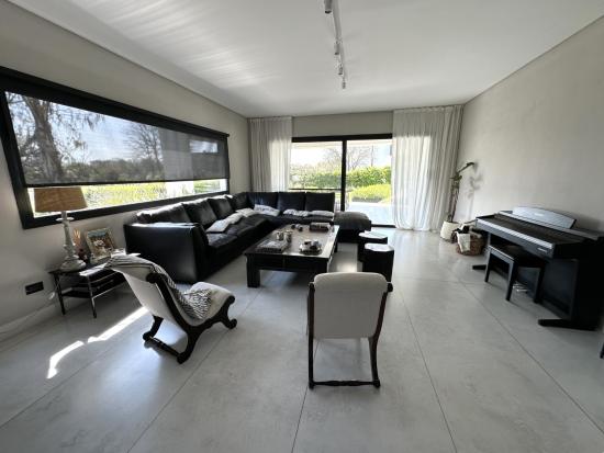 Moderna Casa a la Venta en Pilará 