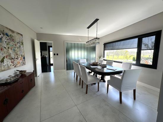 Moderna Casa a la Venta en Pilará 
