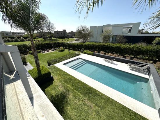 Moderna Casa a la Venta en Pilará 
