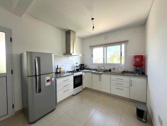 Casa en Venta, dentro del Barrio Pilar del Este - Santa Elena.