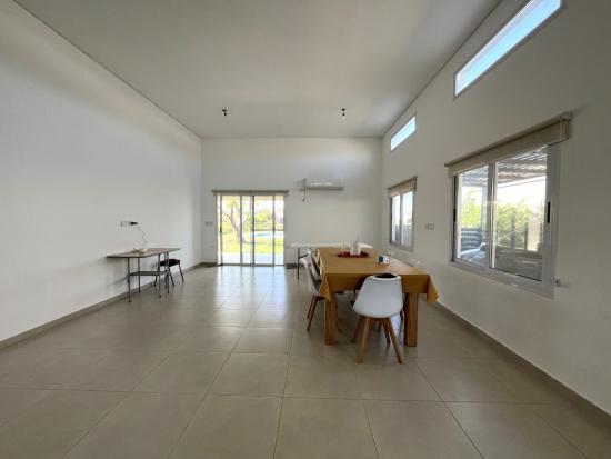 Casa en Venta, dentro del Barrio Pilar del Este - Santa Elena.