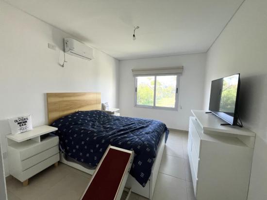 Casa en Venta, dentro del Barrio Pilar del Este - Santa Elena.