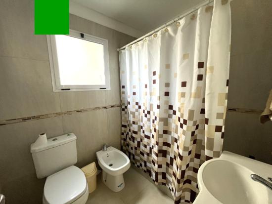 Casa en Venta, dentro del Barrio Pilar del Este - Santa Elena.