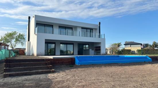 A Estrenar a la Laguna en El Cantón - Golf
