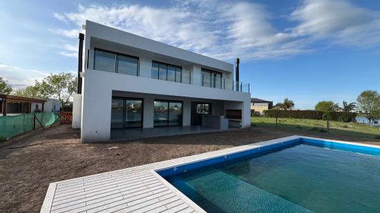 A Estrenar a la Laguna en El Cantón - Golf