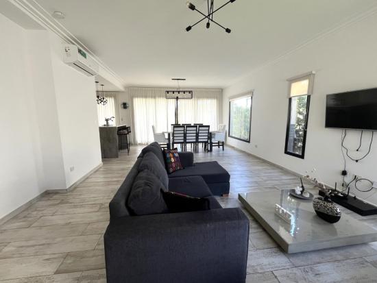 Casa en Venta, dentro del Barrio Cerrado Pilar del Este - Santa Elena.