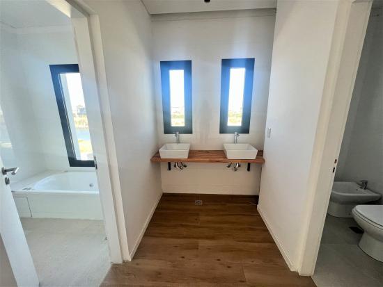 Venta Imponente en Puertos del Lago - Muelles