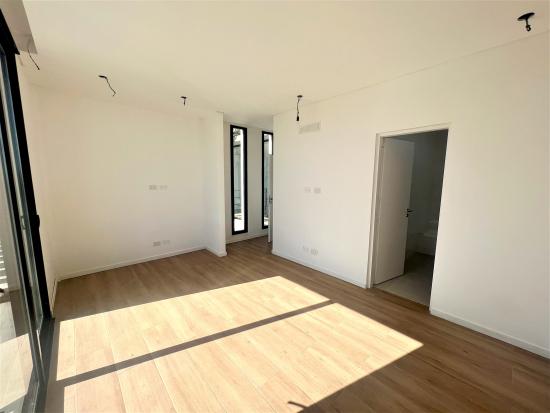 Venta Imponente en Puertos del Lago - Muelles