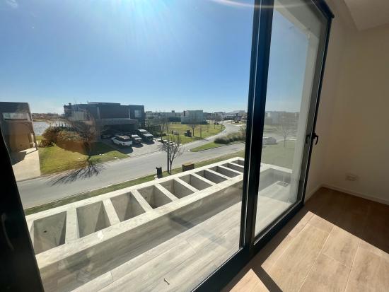 Venta Imponente en Puertos del Lago - Muelles