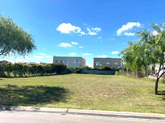 Venta Lote, dentro del Barrio Cerrado Pilar del Este - San Alfonso.