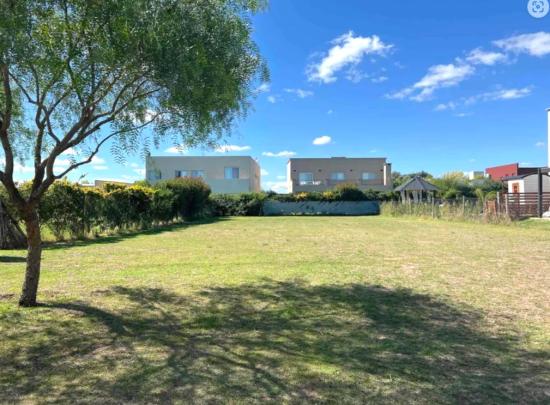 Venta Lote, dentro del Barrio Cerrado Pilar del Este - San Alfonso.