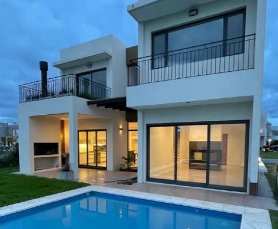 Excelente Casa en Puertos del Lago - Araucarias