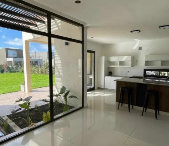 Excelente Casa en Puertos del Lago - Araucarias