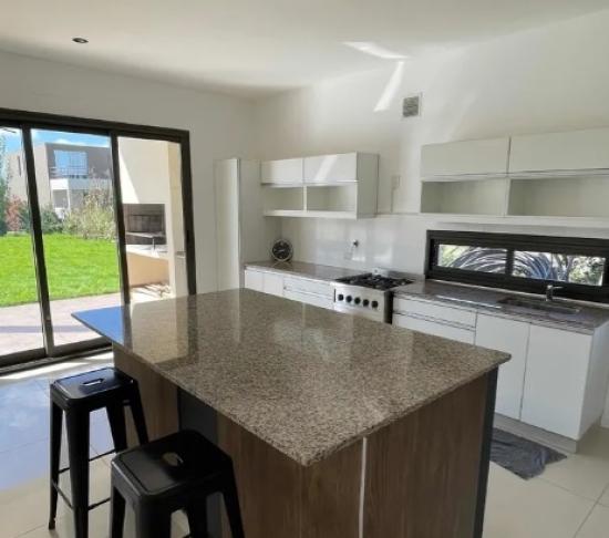 Excelente Casa en Puertos del Lago - Araucarias