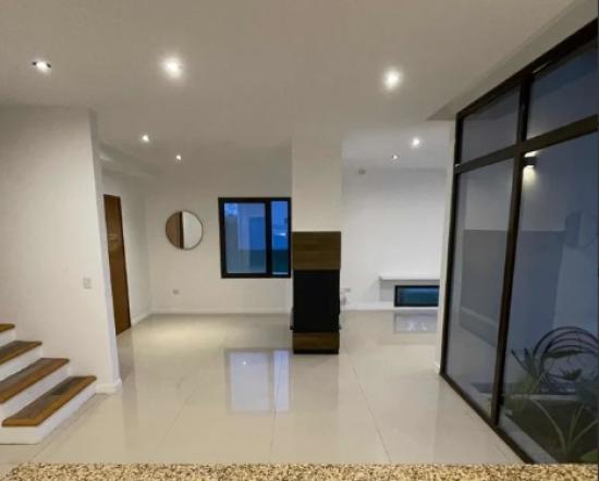Excelente Casa en Puertos del Lago - Araucarias