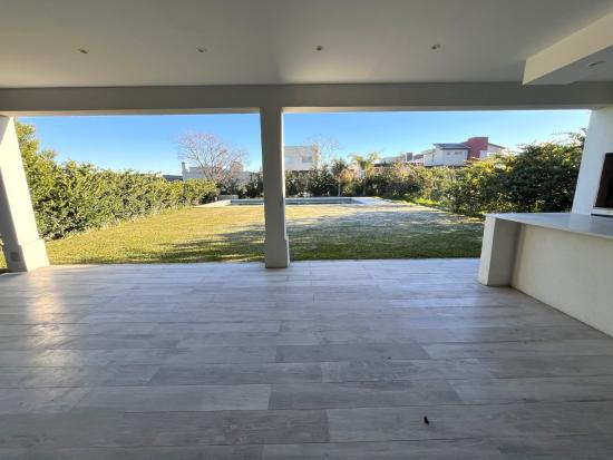 Casa en Venta, dentro del Barrio Cerrado Pilar Del Este - Santa Elena