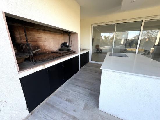 Casa en Venta, dentro del Barrio Cerrado Pilar Del Este - Santa Elena