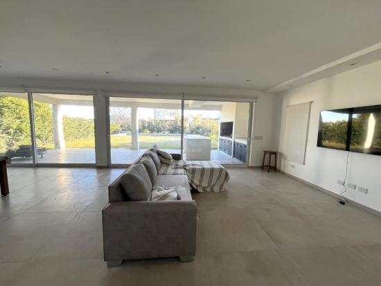 Casa en Venta, dentro del Barrio Cerrado Pilar Del Este - Santa Elena