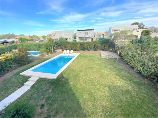 Venta con renta dentro de Pilar del Este - Santa Guadalupe