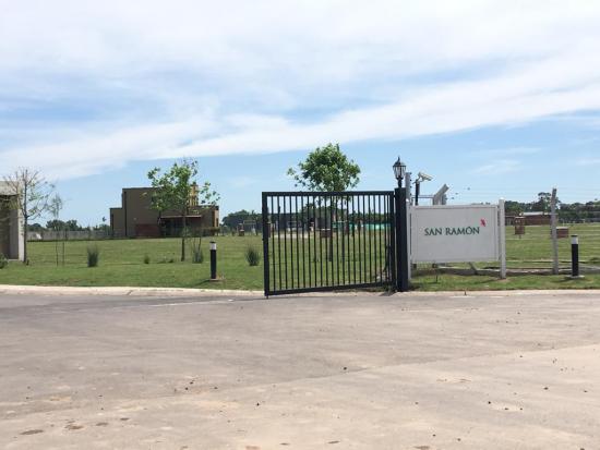 Lote perimetral en Venta dentro de Pilar del Este - Santa Lucía
