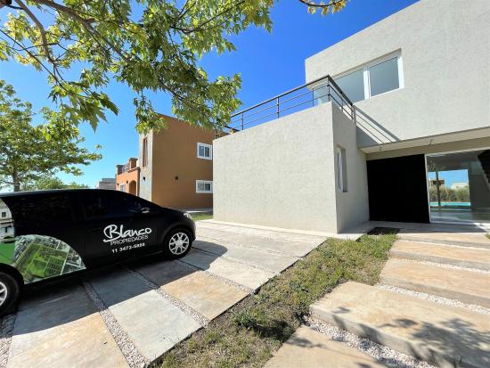 Venta con Renta - Puertos del Lago, Araucarias