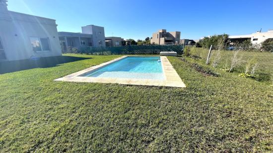 Alquiler Casa dentro del Barrio Pilar del Este - San Ramiro
