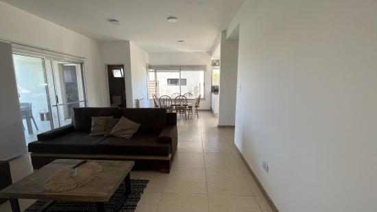 Alquiler Casa dentro del Barrio Pilar del Este - San Ramiro
