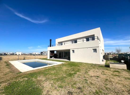 Linda Casa dentro de Puertos del Lago - Riberas