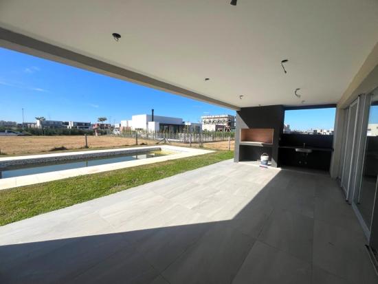 Linda Casa dentro de Puertos del Lago - Riberas